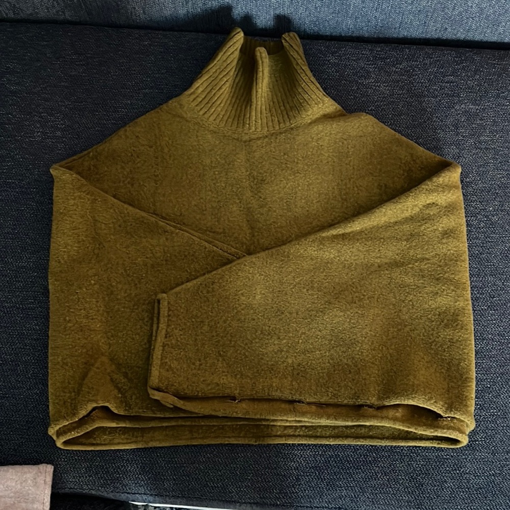 Knit sweater with buttons - Picture 2 of 4